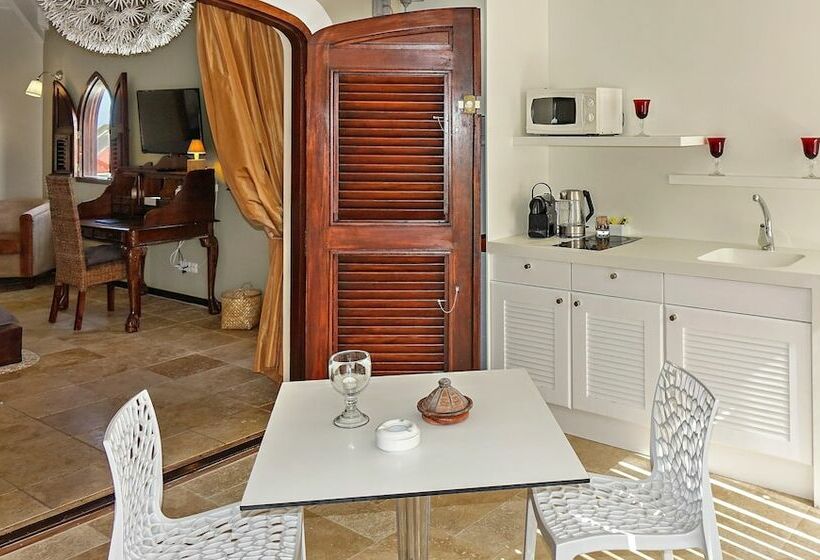 سوئیت با وان آب گرم, Sol E Luna