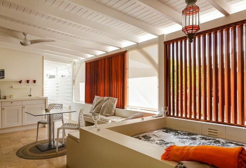 سوئیت با وان آب گرم, Sol E Luna