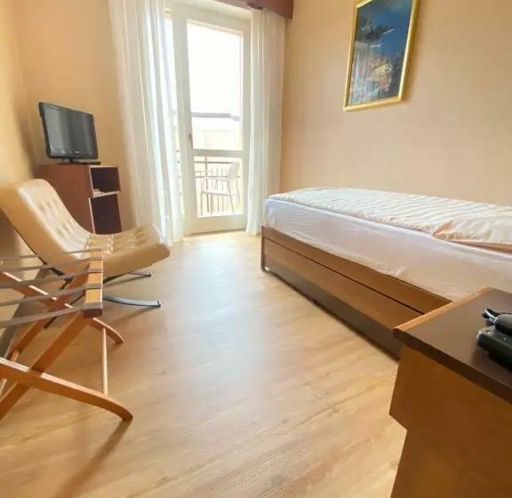 Standard Yhden Hengen Huone, Sunlake