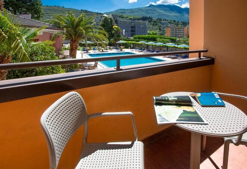 חדר משפחתי, Sunlake