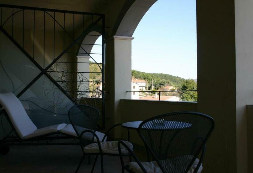 חדר אקזקיוטיב, Terre D'orcia