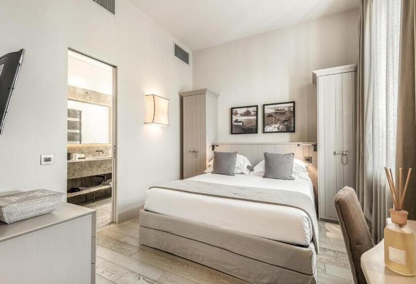 جناح مطلّ علي البحر, Villa Grey