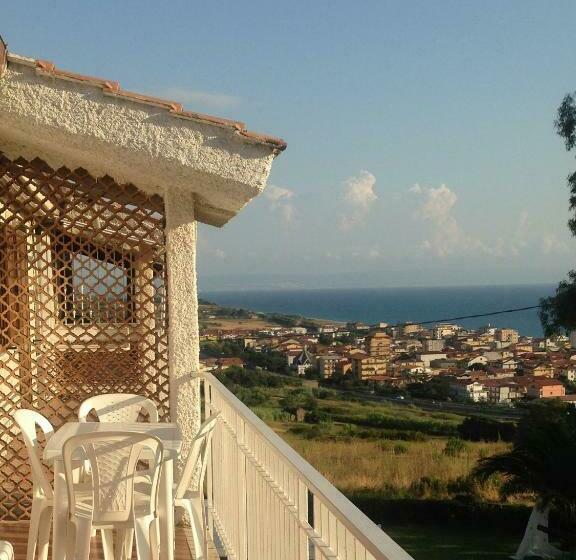 海の見える２ベッドルームアパートメント, Residence La Giungla