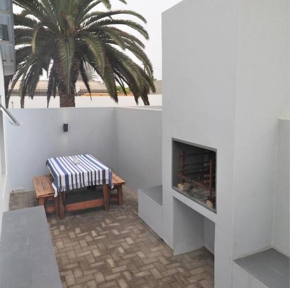 اتاق خانوادگی, Tiende Laan Bed & Breakfast And Self Catering