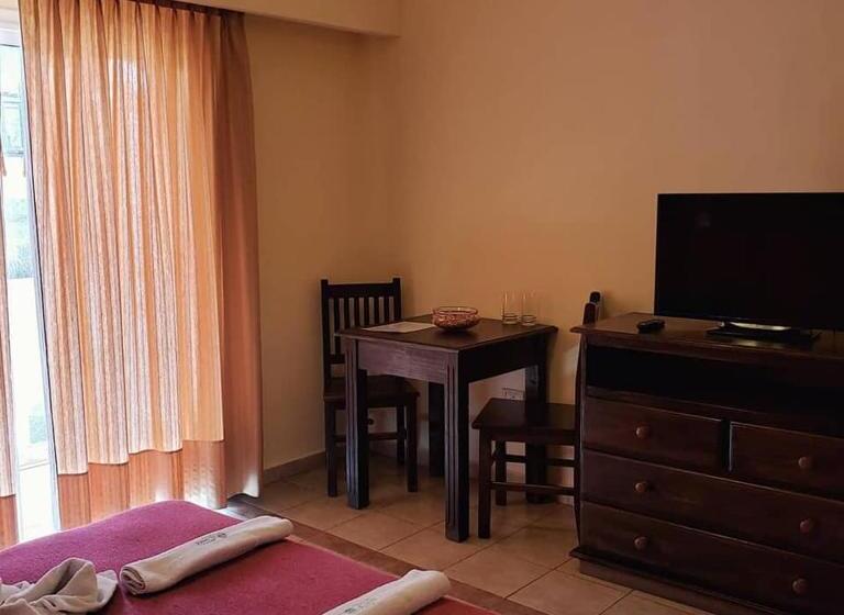 高级三人间, El Sauce