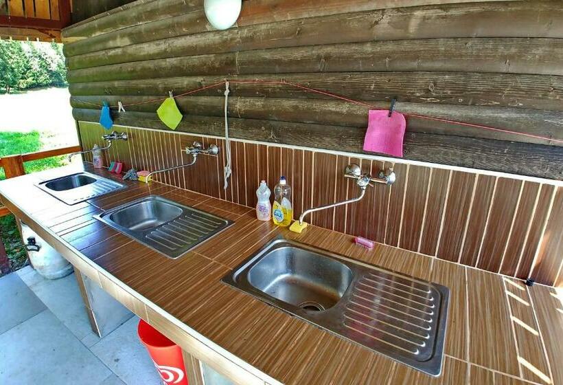 چادر با خدمات رفاهی استاندارد, Cvet Gora  Camping, Glamping And Accomodations