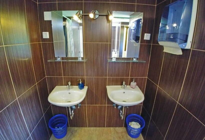 چادر با خدمات رفاهی استاندارد, Cvet Gora  Camping, Glamping And Accomodations