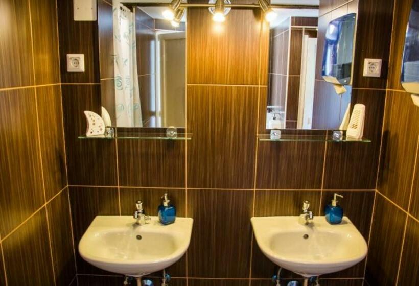 چادر با خدمات رفاهی استاندارد, Cvet Gora  Camping, Glamping And Accomodations