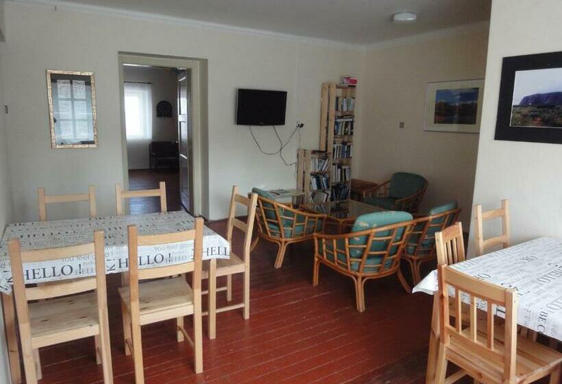 标准三人间共用浴室, Turistická Ubytovňa Shb ,štrbské Pleso   Vysoké Tatry