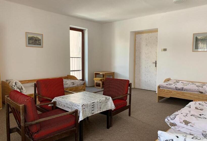 标准三人间共用浴室, Turistická Ubytovňa Shb ,štrbské Pleso   Vysoké Tatry