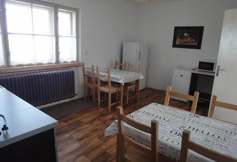 标准四人间共用浴室, Turistická Ubytovňa Shb ,štrbské Pleso   Vysoké Tatry