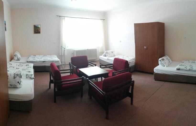 标准四人间共用浴室, Turistická Ubytovňa Shb ,štrbské Pleso   Vysoké Tatry