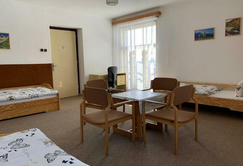 标准三人间共用浴室, Turistická Ubytovňa Shb ,štrbské Pleso   Vysoké Tatry