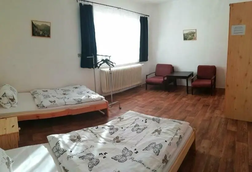 バス共有のスタンダードルーム, Turistická Ubytovňa Shb ,štrbské Pleso Vysoké Tatry