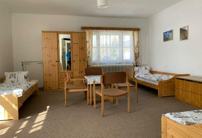 标准三人间共用浴室, Turistická Ubytovňa Shb ,štrbské Pleso   Vysoké Tatry