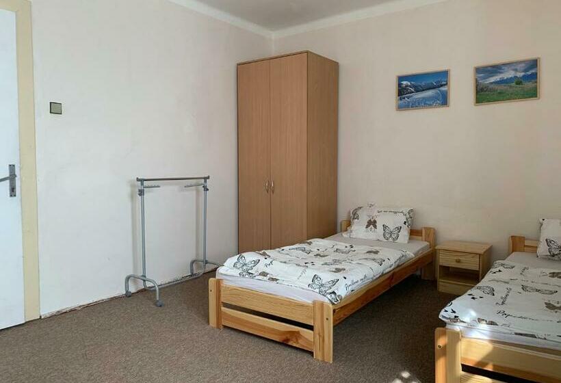 带共用浴室的标准房间, Turistická Ubytovňa Shb ,štrbské Pleso   Vysoké Tatry