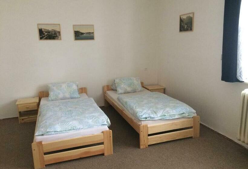 带共用浴室的标准房间, Turistická Ubytovňa Shb ,štrbské Pleso   Vysoké Tatry