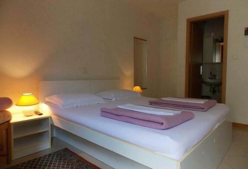 Номер Стандарт, Apartments & Rooms Karmen