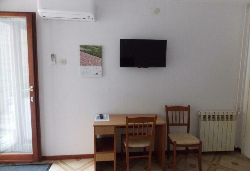 Номер Стандарт с Террасой, Apartments & Rooms Karmen