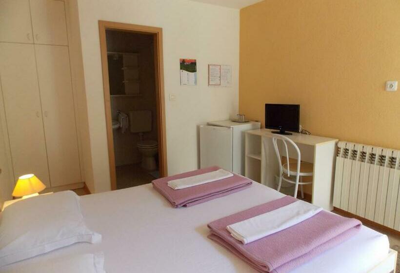 Номер Стандарт, Apartments & Rooms Karmen