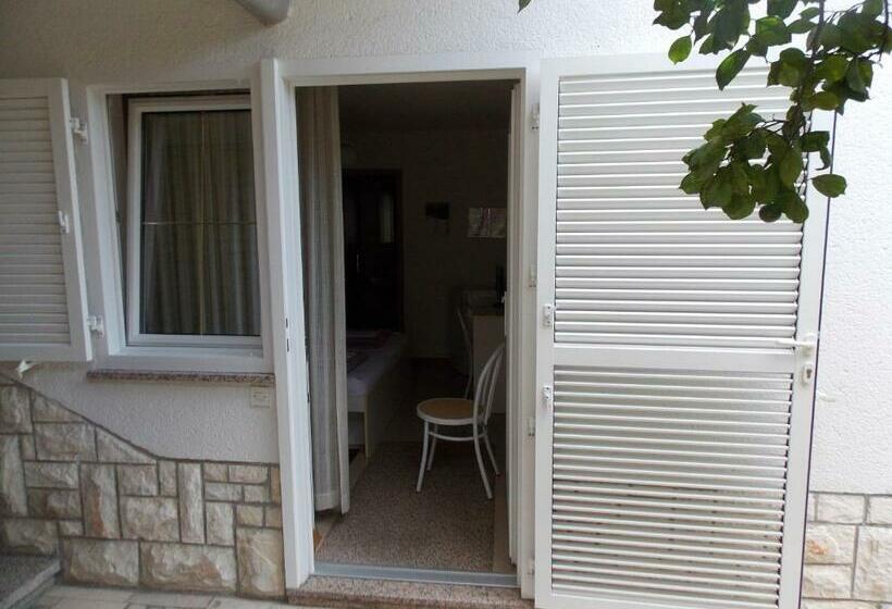 Номер Стандарт, Apartments & Rooms Karmen