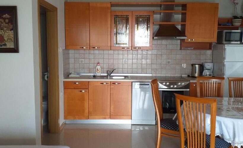 Студио Стандарт Вид на Сад, Apartments & Rooms Karmen