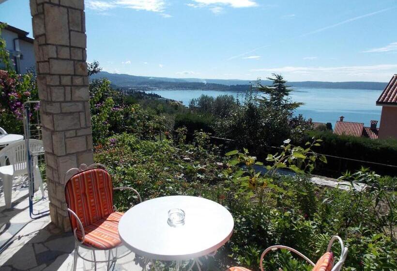 Люкс Вид на Море, Apartments & Rooms Karmen