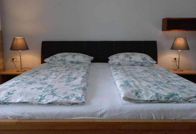 Люкс Вид на Море, Apartments & Rooms Karmen