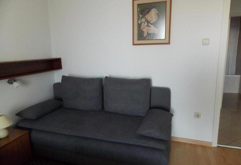 Люкс Вид на Море, Apartments & Rooms Karmen