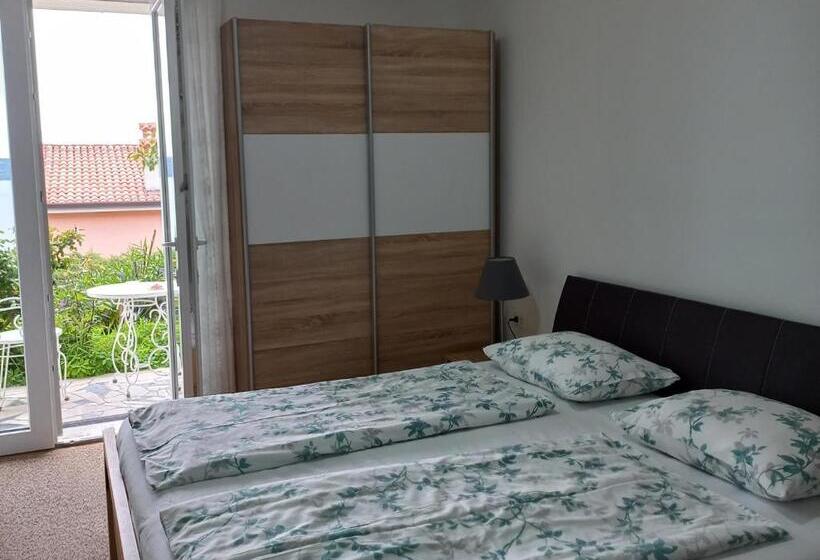 Люкс Вид на Море, Apartments & Rooms Karmen