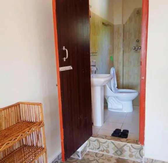 اتاق لوکس با بالکن, Dinesh House