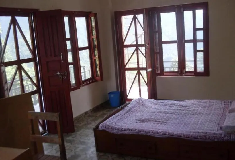 اتاق لوکس با بالکن, Dinesh House