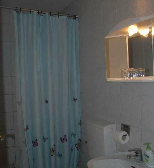 اتاق خانوادگی, Guest Accomodation škerlak