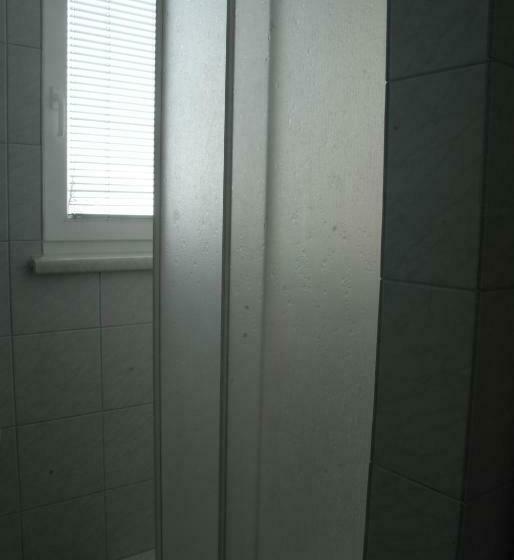 اتاق خانوادگی, Guest Accomodation škerlak