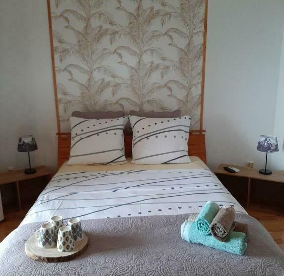 اتاق استاندارد چهار تخته, L Auberge Du Pave