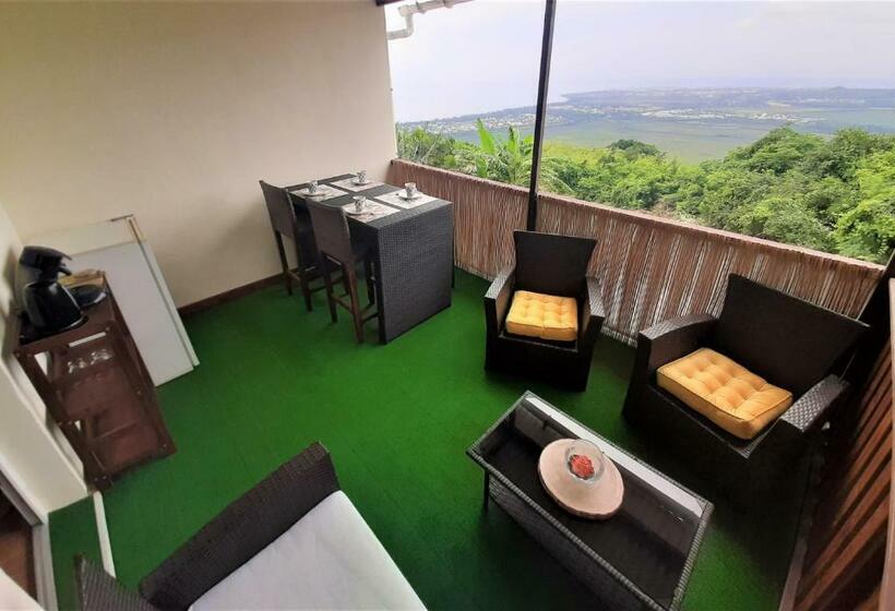 اتاق استاندارد چهار تخته, L Auberge Du Pave