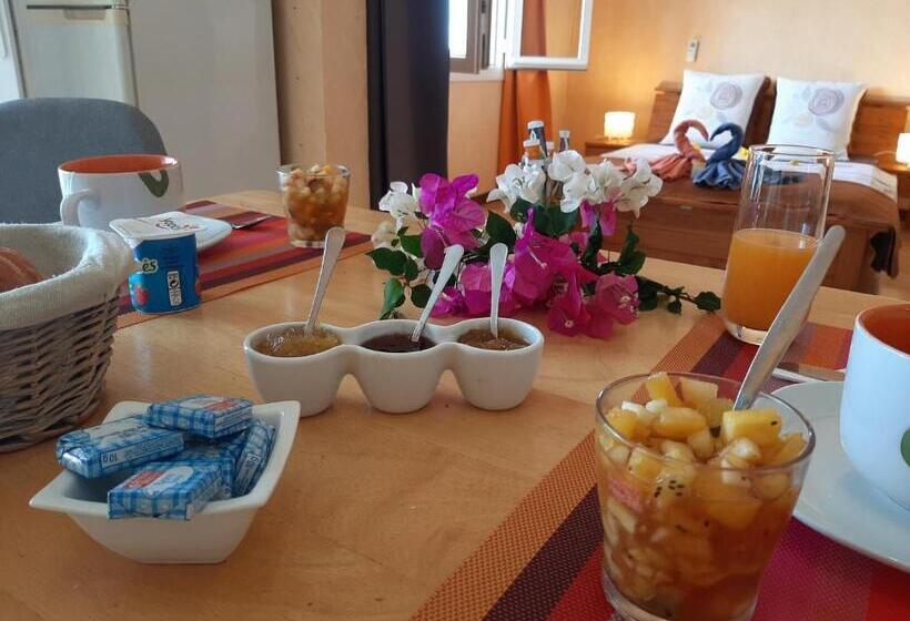 استودیوی سوپریور, L Auberge Du Pave