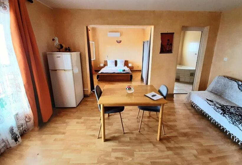 استودیوی سوپریور, L Auberge Du Pave