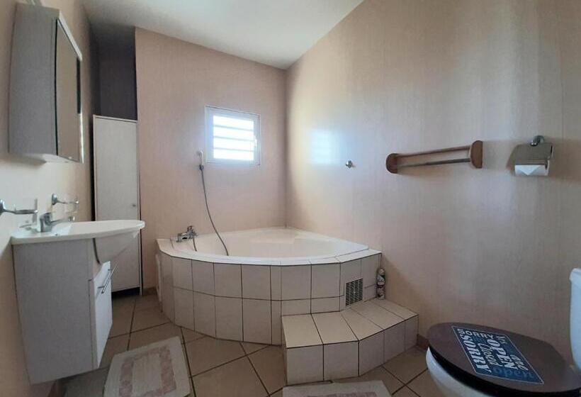 استودیوی سوپریور, L Auberge Du Pave