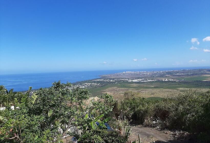 اتاق خانوادگی با چشم‌انداز دریا, L Auberge Du Pave