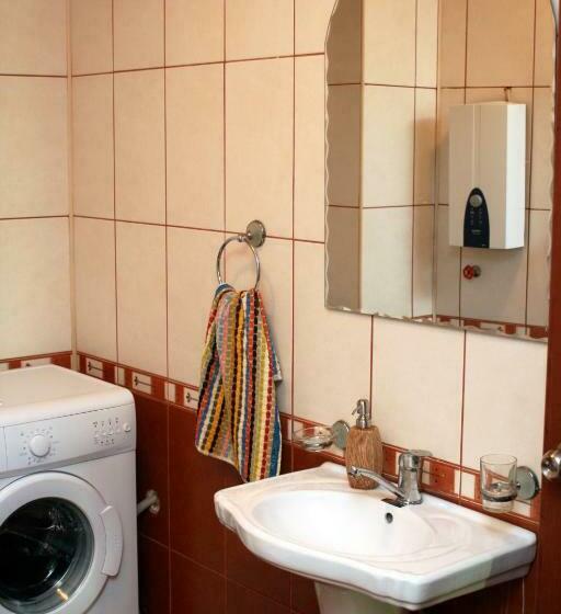 اتاق استاندارد با سرویس بهداشتی مشترک, Goldy Hostel