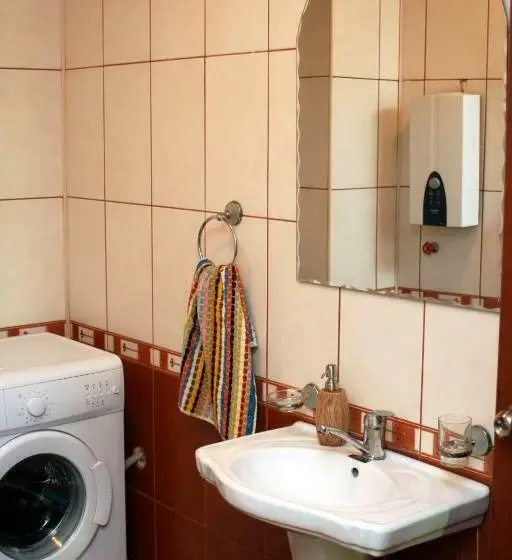 اتاق استاندارد با سرویس بهداشتی مشترک, Goldy Hostel