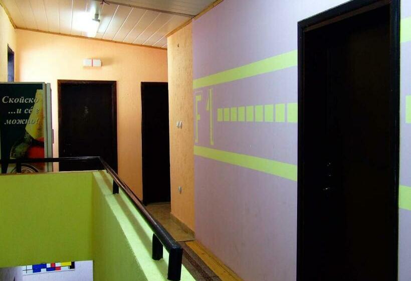 اتاق استاندارد سه نفره, Hostel Domestika