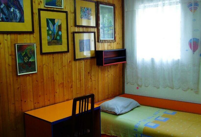 اتاق استاندارد سه نفره, Hostel Domestika