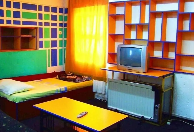 اتاق استاندارد با سرویس بهداشتی مشترک, Hostel Domestika