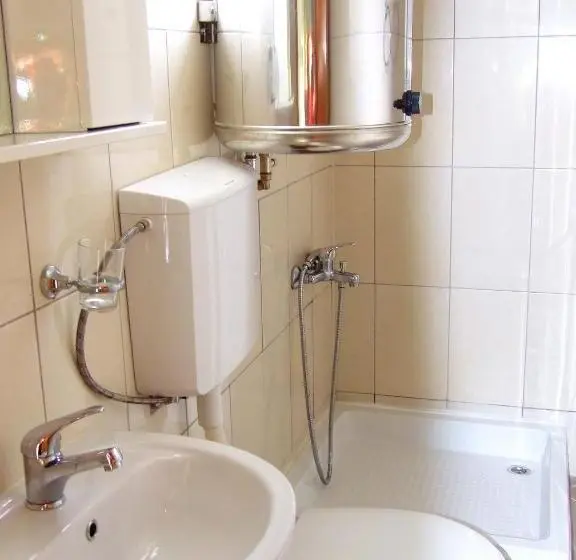 اتاق استاندارد چهار تخته, Hostel Domestika