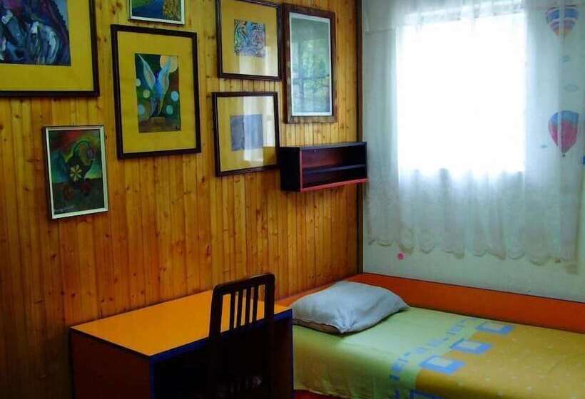 اتاق استاندارد با سرویس بهداشتی مشترک, Hostel Domestika
