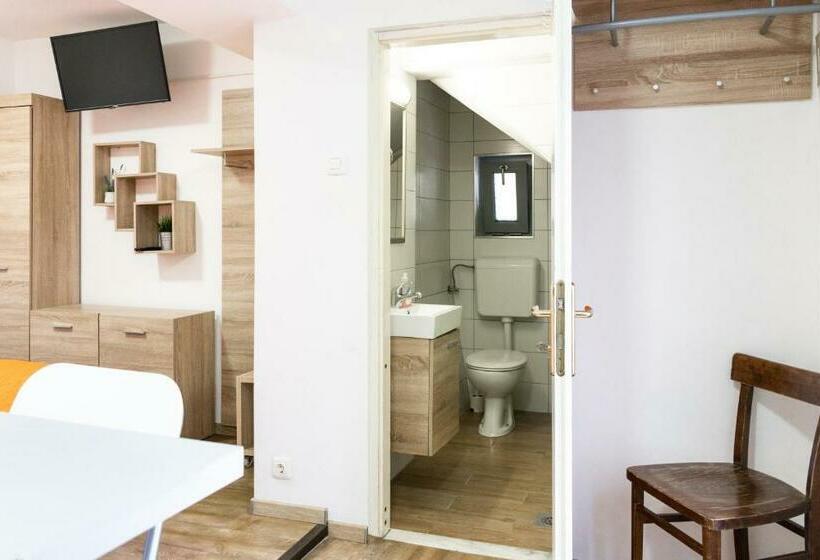 استودیوی استاندارد, Hostel Museum