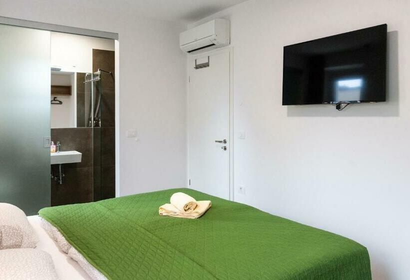 اتاق استاندارد سه نفره, Hostel Museum