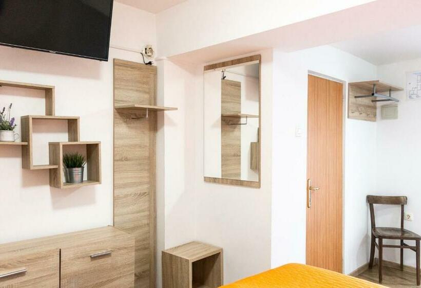 استودیوی استاندارد, Hostel Museum